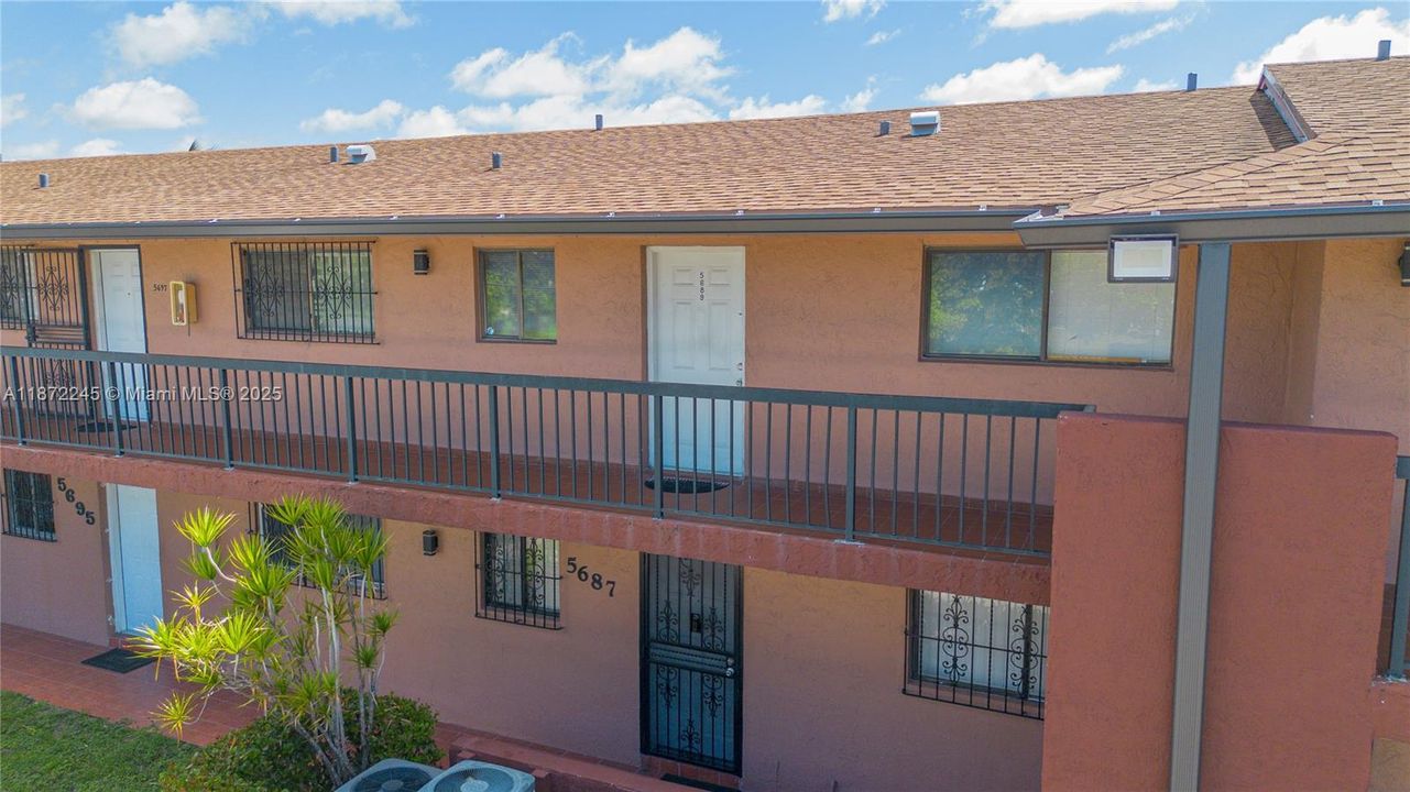 На продажу: $284,000 (2 спален, 2 ванн, 750 Квадратных фут)