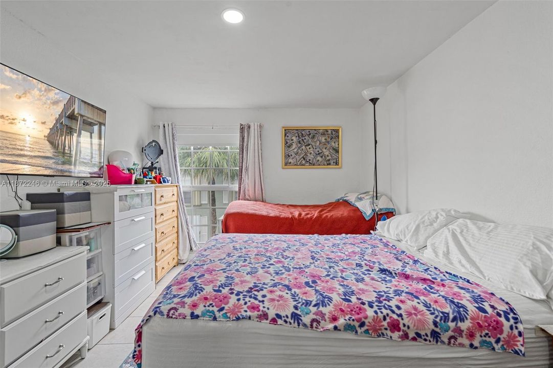 Activo con contrato: $260,000 (2 camas, 1 baños, 840 Pies cuadrados)