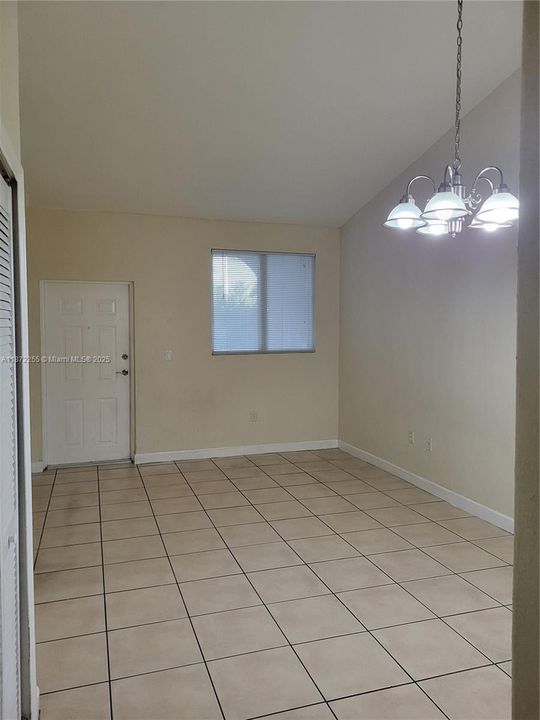For Sale: $185,000 (2 beds, 2 baths, 930 Square Feet)