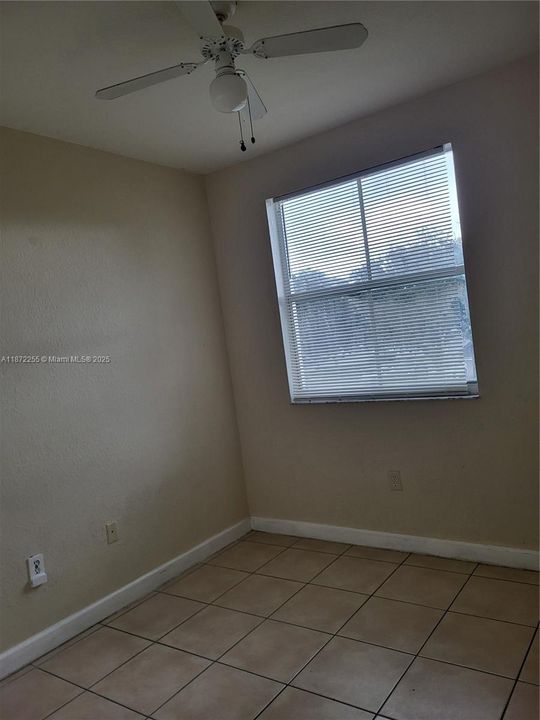 For Sale: $185,000 (2 beds, 2 baths, 930 Square Feet)