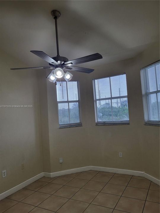 For Sale: $185,000 (2 beds, 2 baths, 930 Square Feet)