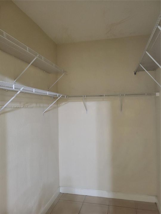 For Sale: $185,000 (2 beds, 2 baths, 930 Square Feet)