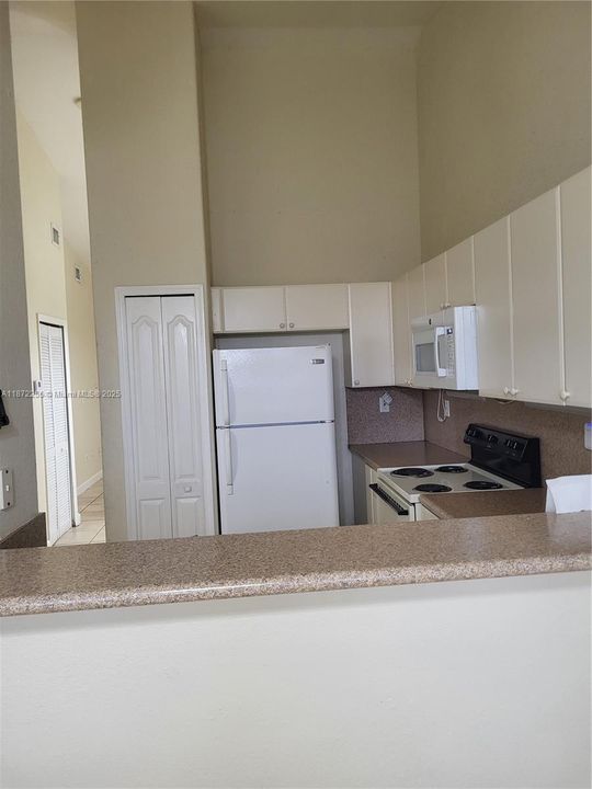 For Sale: $185,000 (2 beds, 2 baths, 930 Square Feet)