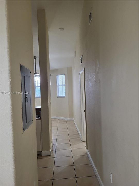 For Sale: $185,000 (2 beds, 2 baths, 930 Square Feet)