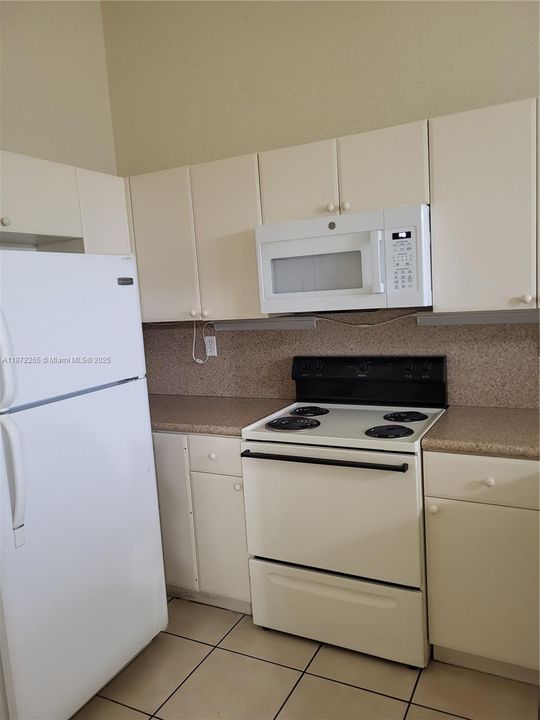 For Sale: $185,000 (2 beds, 2 baths, 930 Square Feet)