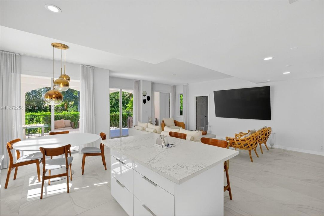 For Sale: $2,300,000 (2 beds, 2 baths, 1429 Square Feet)