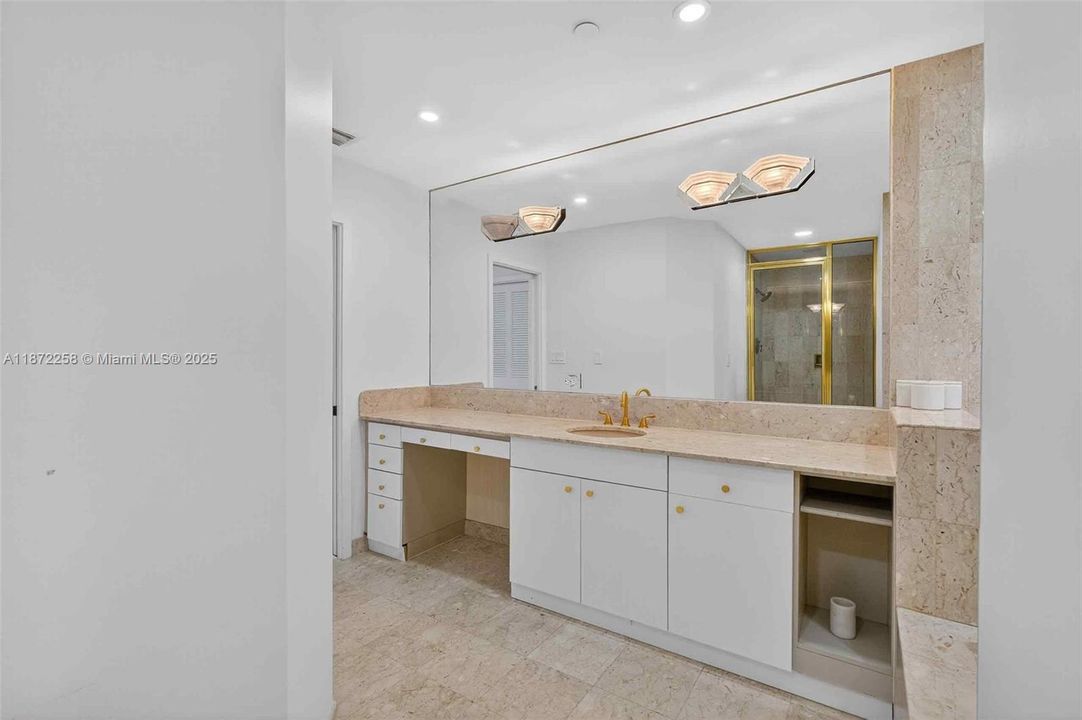 For Sale: $2,300,000 (2 beds, 2 baths, 1429 Square Feet)