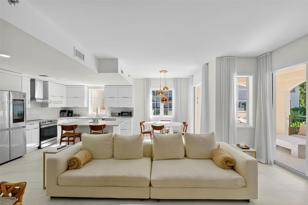 For Sale: $2,300,000 (2 beds, 2 baths, 1429 Square Feet)