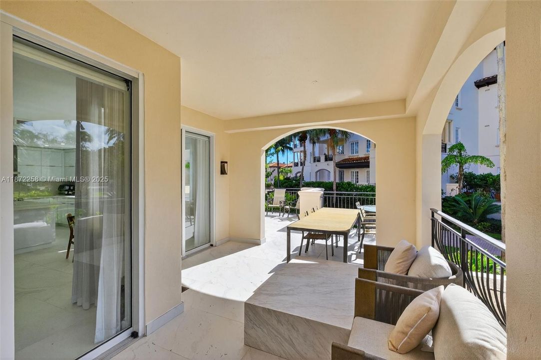 For Sale: $2,300,000 (2 beds, 2 baths, 1429 Square Feet)