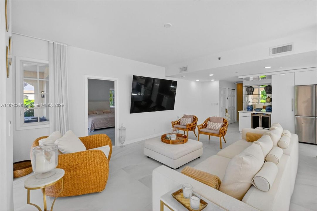 For Sale: $2,300,000 (2 beds, 2 baths, 1429 Square Feet)