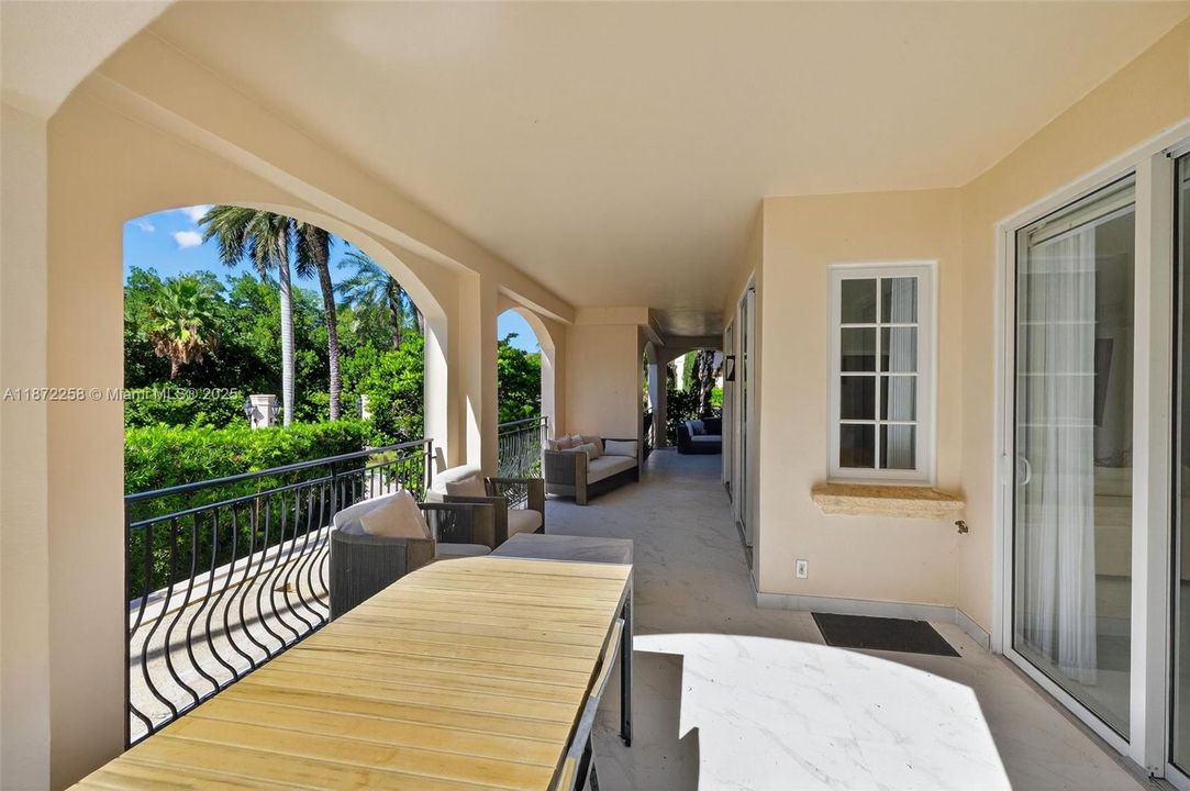 For Sale: $2,300,000 (2 beds, 2 baths, 1429 Square Feet)