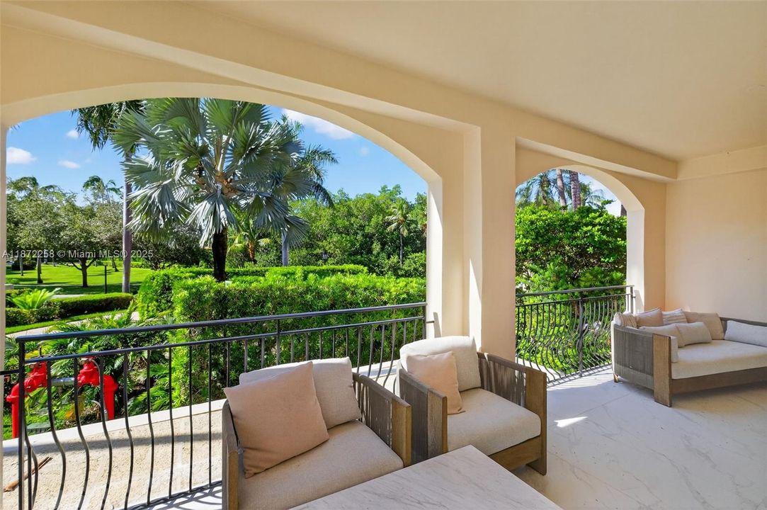 For Sale: $2,300,000 (2 beds, 2 baths, 1429 Square Feet)