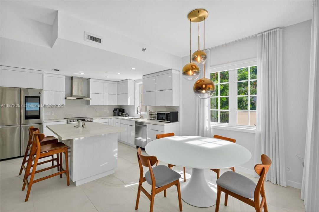 For Sale: $2,300,000 (2 beds, 2 baths, 1429 Square Feet)