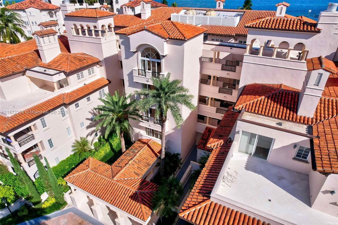 For Sale: $2,300,000 (2 beds, 2 baths, 1429 Square Feet)