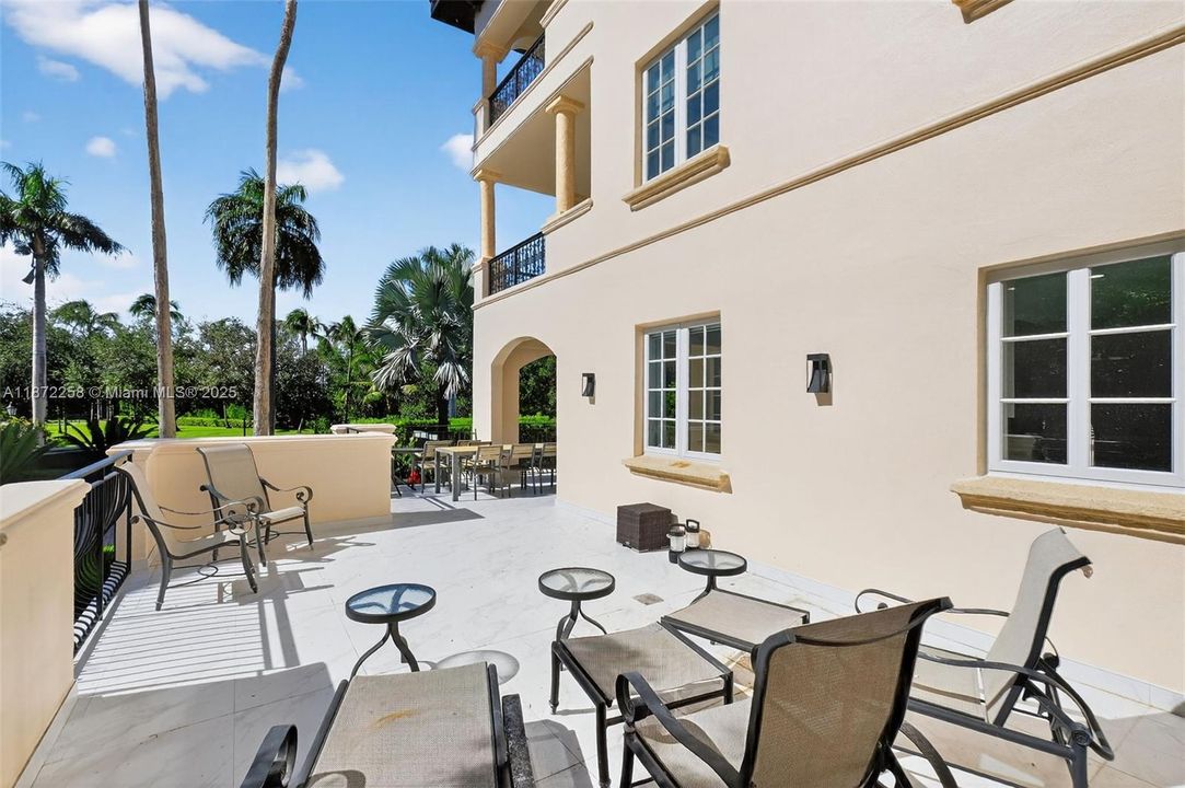 For Sale: $2,300,000 (2 beds, 2 baths, 1429 Square Feet)