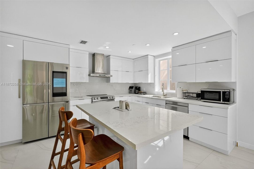 For Sale: $2,300,000 (2 beds, 2 baths, 1429 Square Feet)