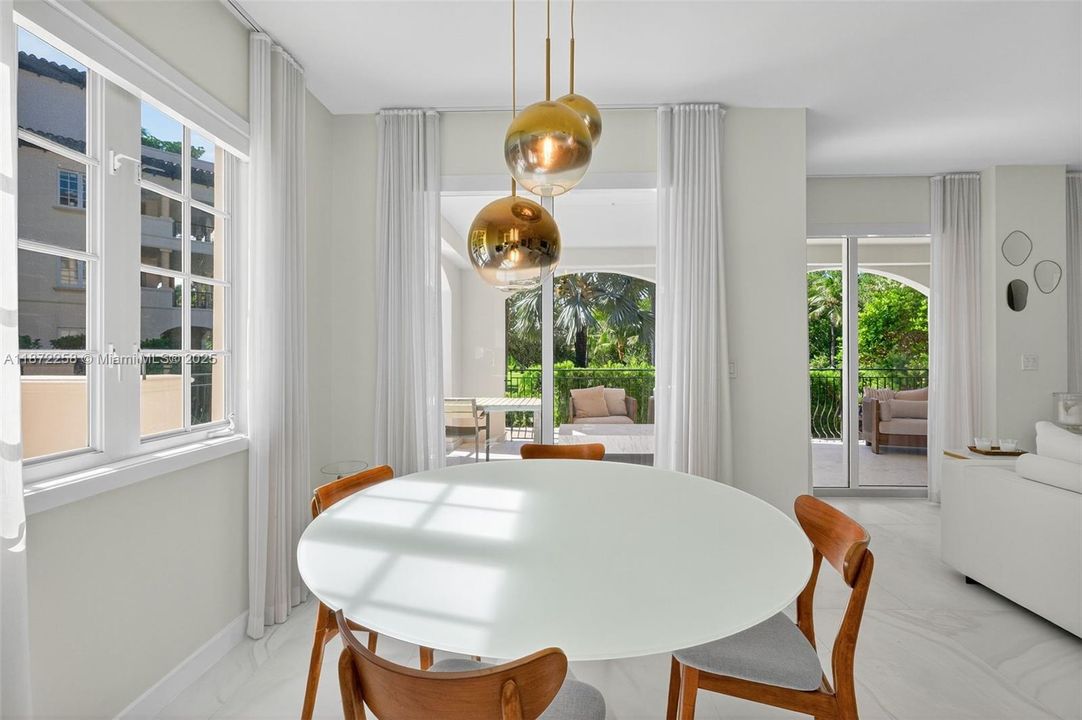 For Sale: $2,300,000 (2 beds, 2 baths, 1429 Square Feet)