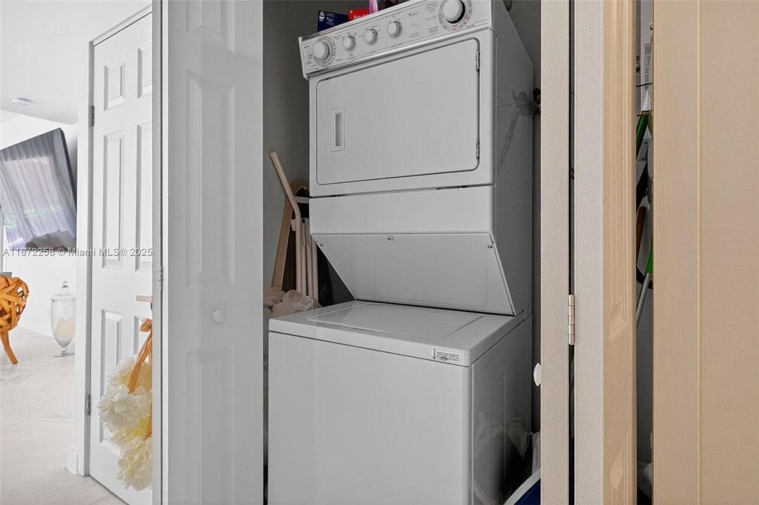 For Sale: $2,300,000 (2 beds, 2 baths, 1429 Square Feet)