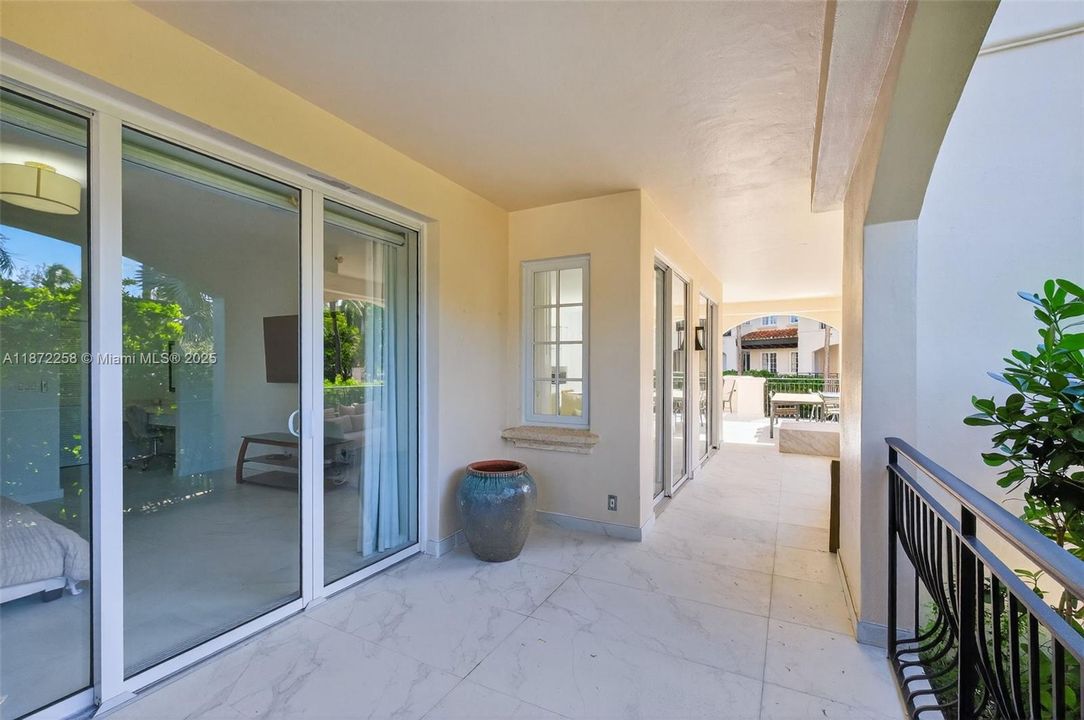 For Sale: $2,300,000 (2 beds, 2 baths, 1429 Square Feet)