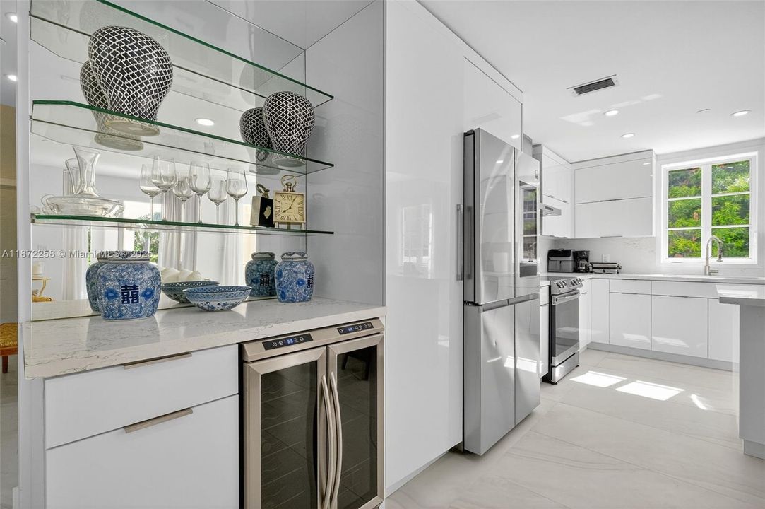 For Sale: $2,300,000 (2 beds, 2 baths, 1429 Square Feet)