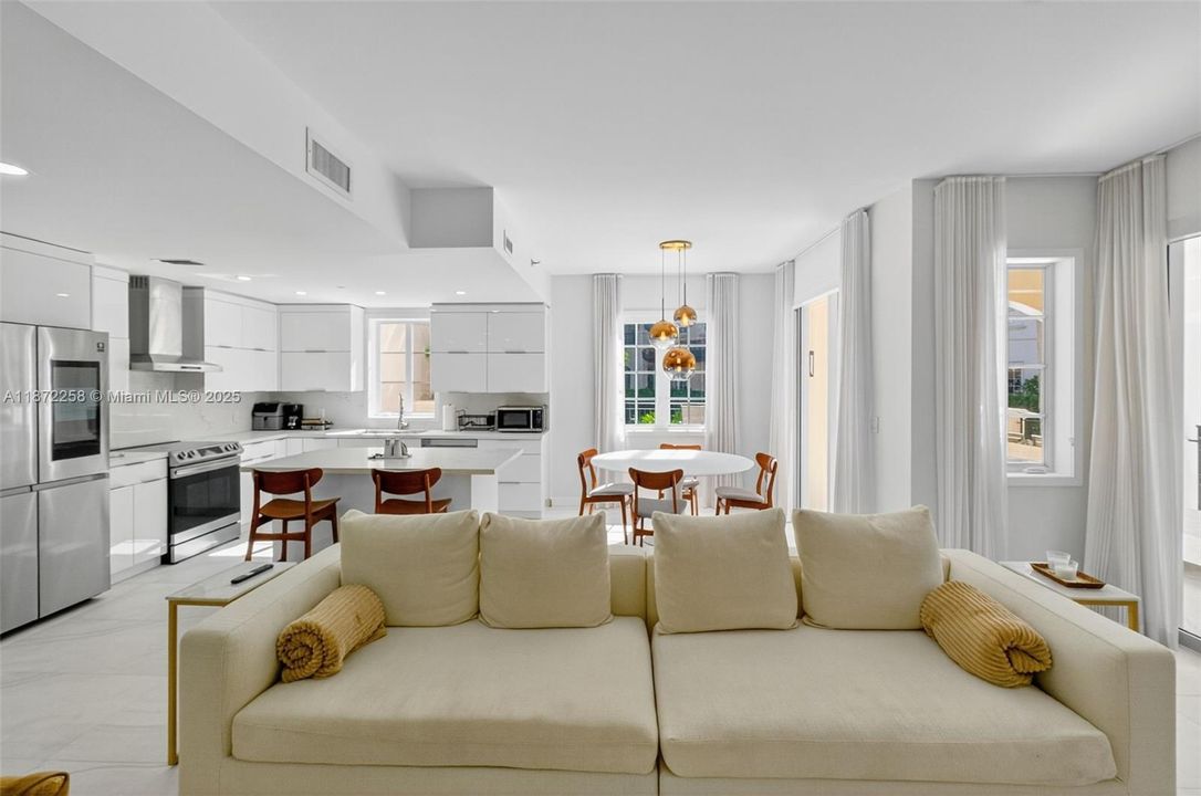 For Sale: $2,300,000 (2 beds, 2 baths, 1429 Square Feet)