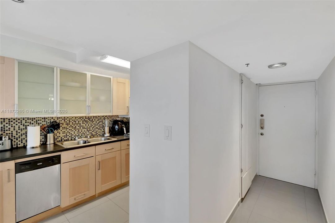 待售: $525,000 (0 贝兹, 1 浴室, 520 平方英尺)