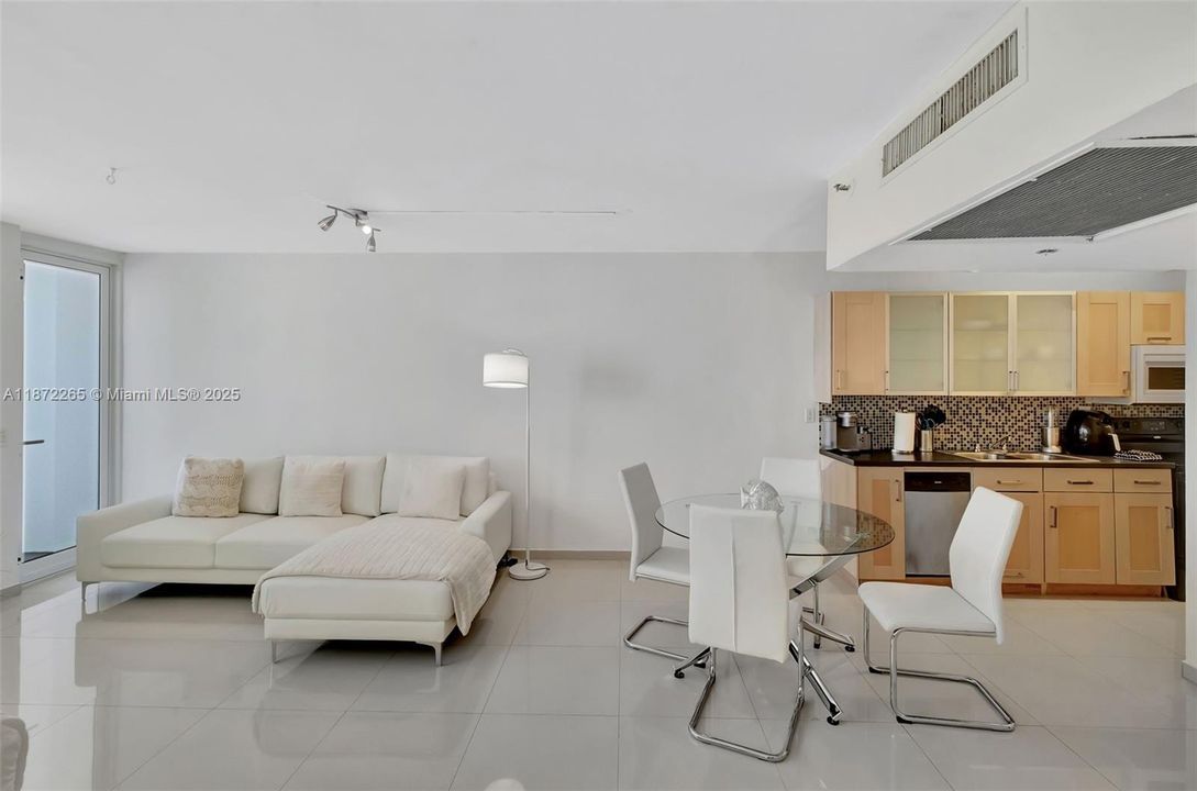 待售: $525,000 (0 贝兹, 1 浴室, 520 平方英尺)