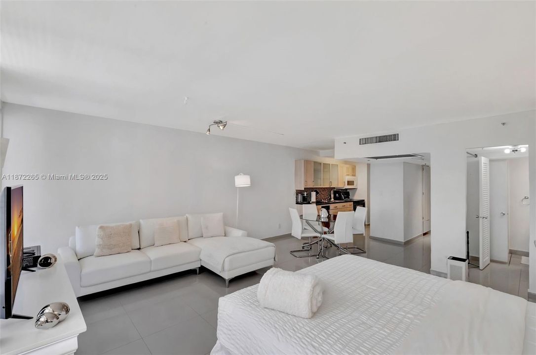 待售: $525,000 (0 贝兹, 1 浴室, 520 平方英尺)