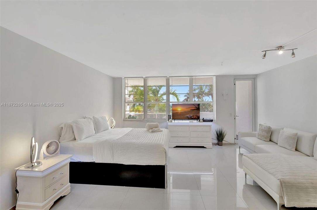 待售: $525,000 (0 贝兹, 1 浴室, 520 平方英尺)