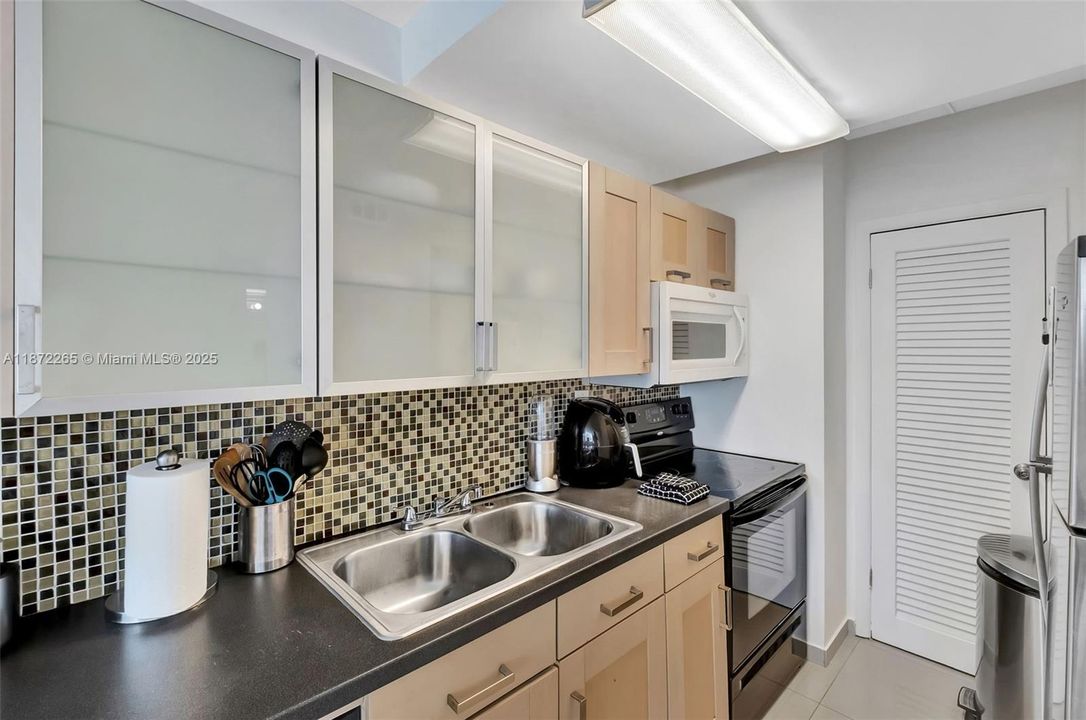 待售: $525,000 (0 贝兹, 1 浴室, 520 平方英尺)