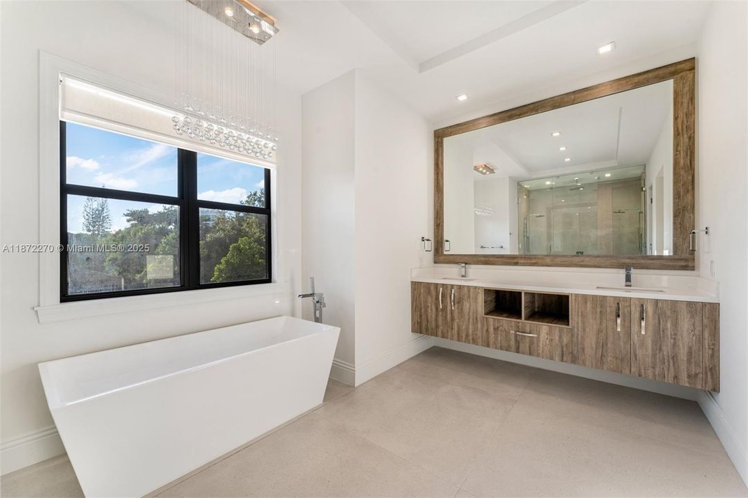 For Sale: $5,995,000 (5 beds, 5 baths, 5728 Square Feet)