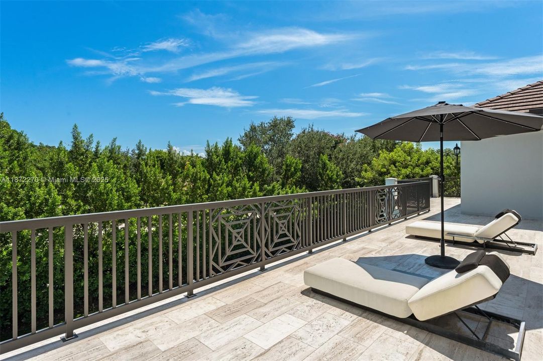 For Sale: $5,995,000 (5 beds, 5 baths, 5728 Square Feet)