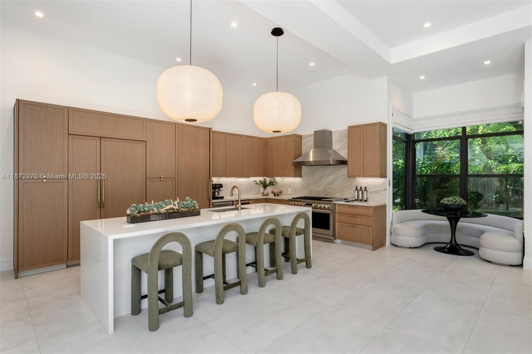 For Sale: $5,995,000 (5 beds, 5 baths, 5728 Square Feet)