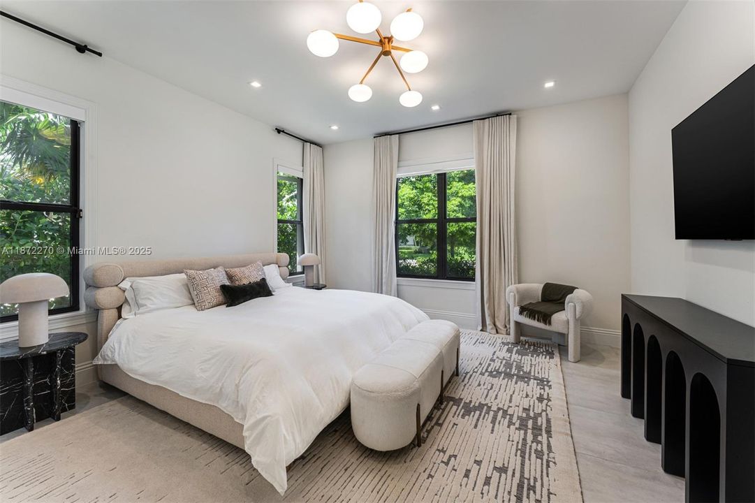 For Sale: $5,995,000 (5 beds, 5 baths, 5728 Square Feet)