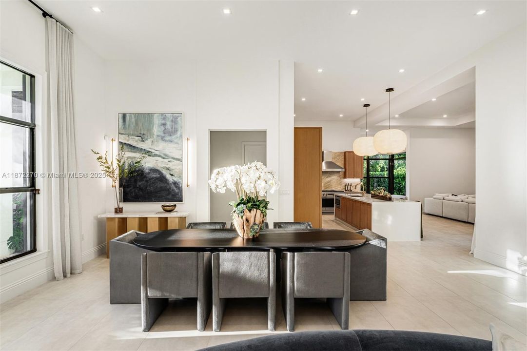 For Sale: $5,995,000 (5 beds, 5 baths, 5728 Square Feet)