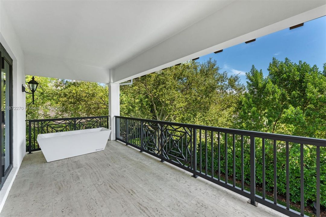 For Sale: $5,995,000 (5 beds, 5 baths, 5728 Square Feet)