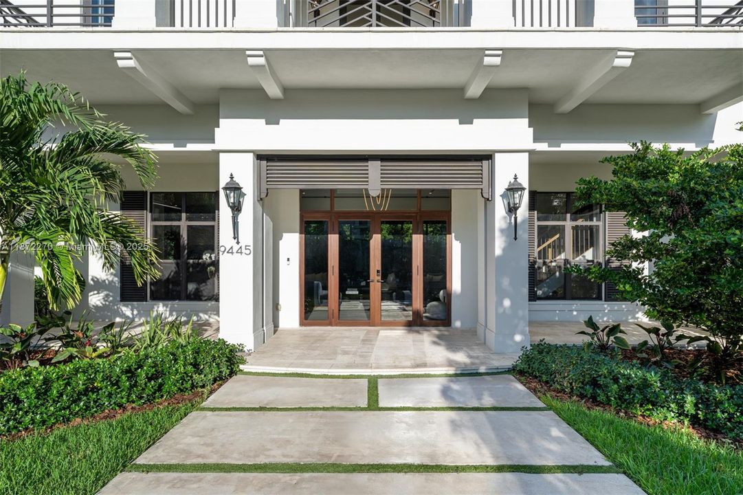 For Sale: $5,995,000 (5 beds, 5 baths, 5728 Square Feet)