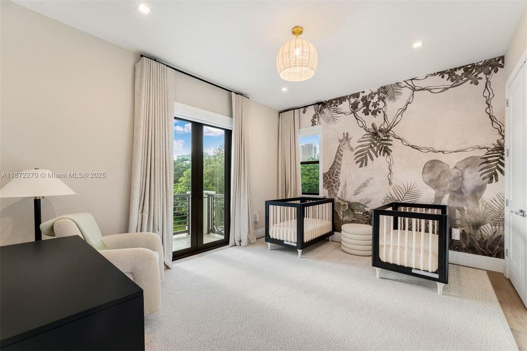 For Sale: $5,995,000 (5 beds, 5 baths, 5728 Square Feet)