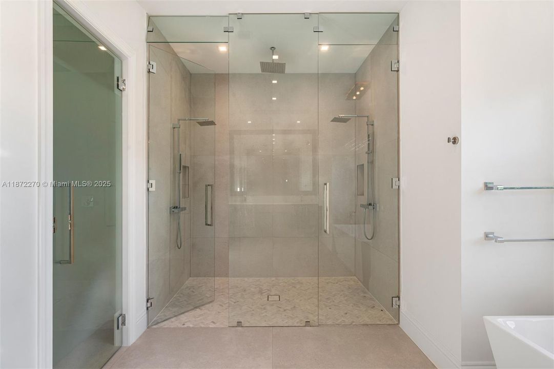 For Sale: $5,995,000 (5 beds, 5 baths, 5728 Square Feet)