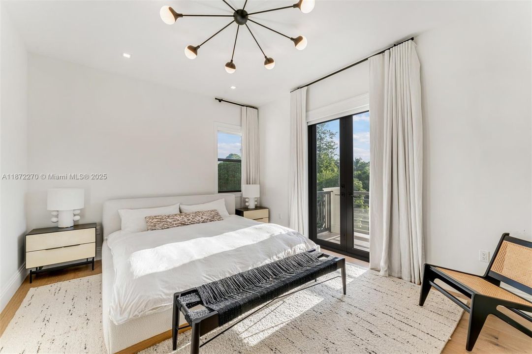 For Sale: $5,995,000 (5 beds, 5 baths, 5728 Square Feet)