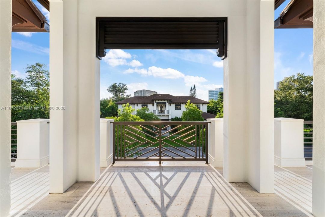 For Sale: $5,995,000 (5 beds, 5 baths, 5728 Square Feet)