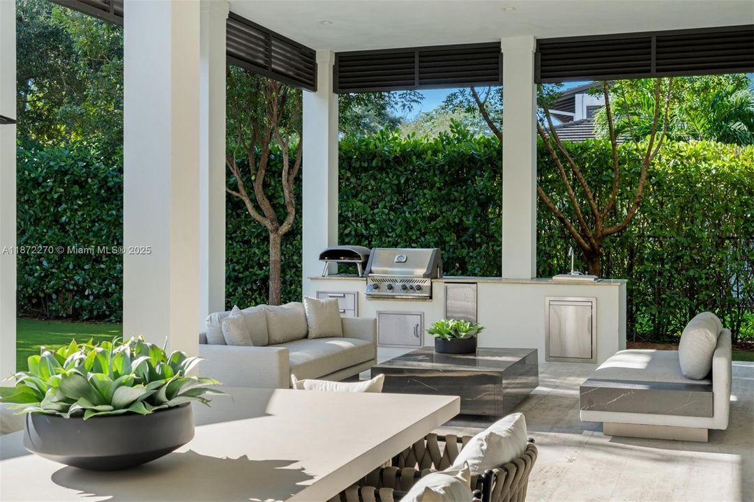 For Sale: $5,995,000 (5 beds, 5 baths, 5728 Square Feet)