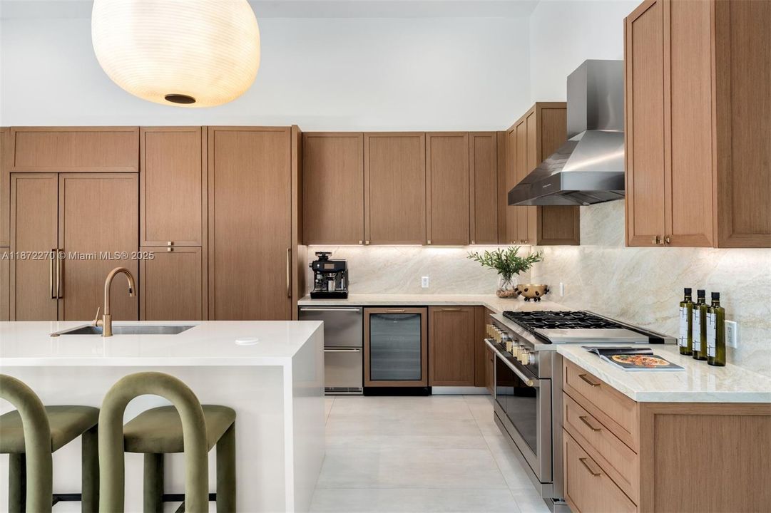 For Sale: $5,995,000 (5 beds, 5 baths, 5728 Square Feet)