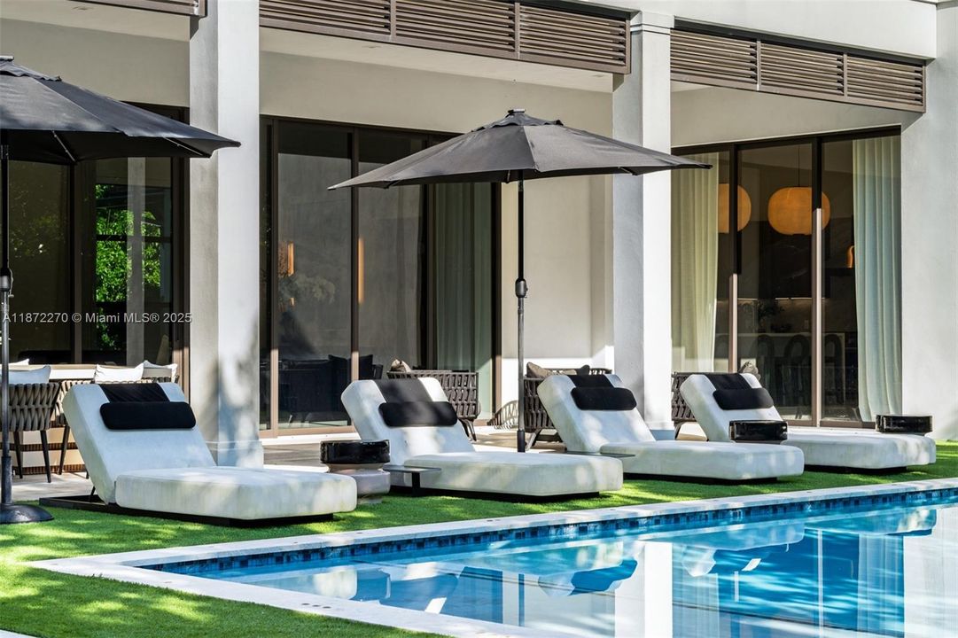 For Sale: $5,995,000 (5 beds, 5 baths, 5728 Square Feet)