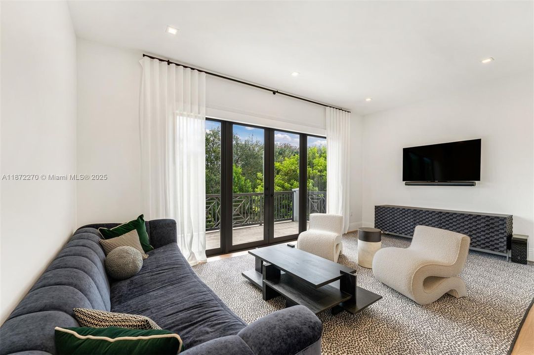 For Sale: $5,995,000 (5 beds, 5 baths, 5728 Square Feet)