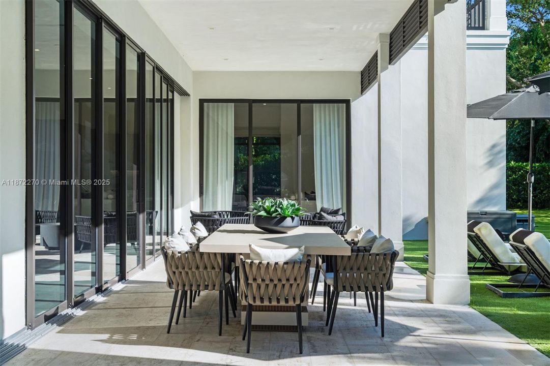 For Sale: $5,995,000 (5 beds, 5 baths, 5728 Square Feet)