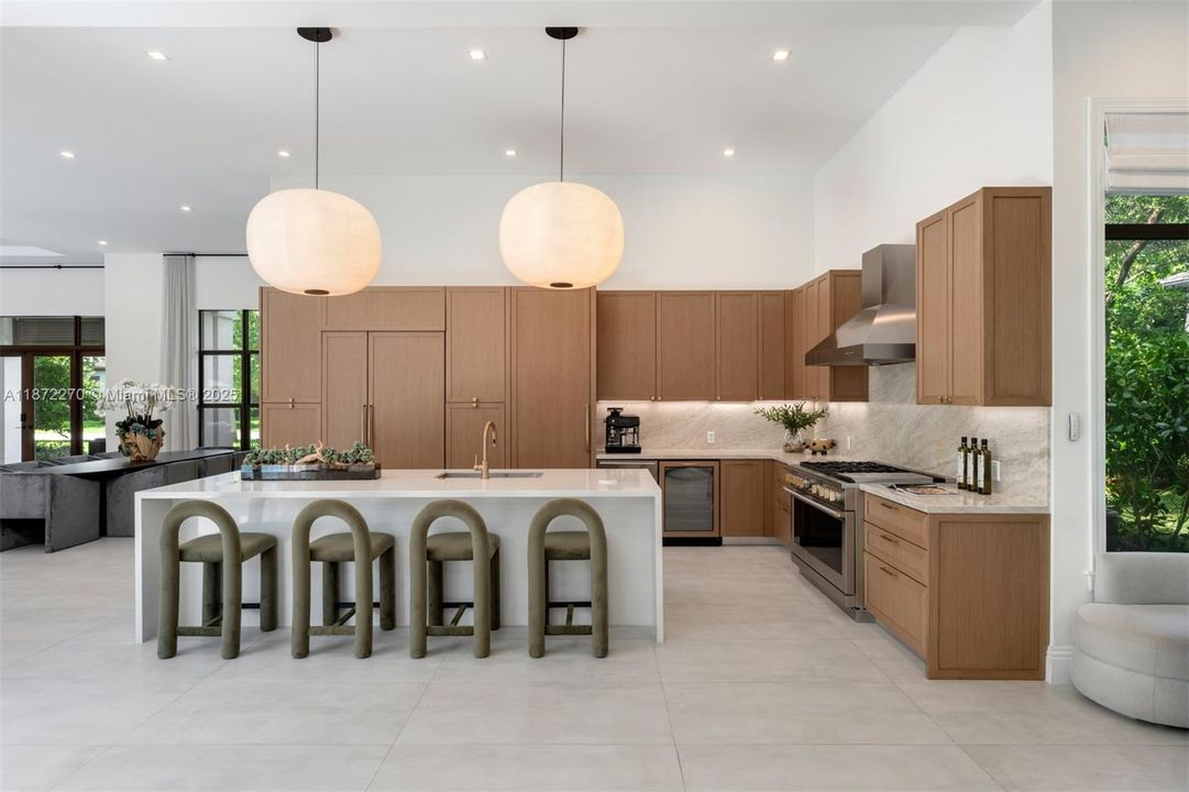 For Sale: $5,995,000 (5 beds, 5 baths, 5728 Square Feet)