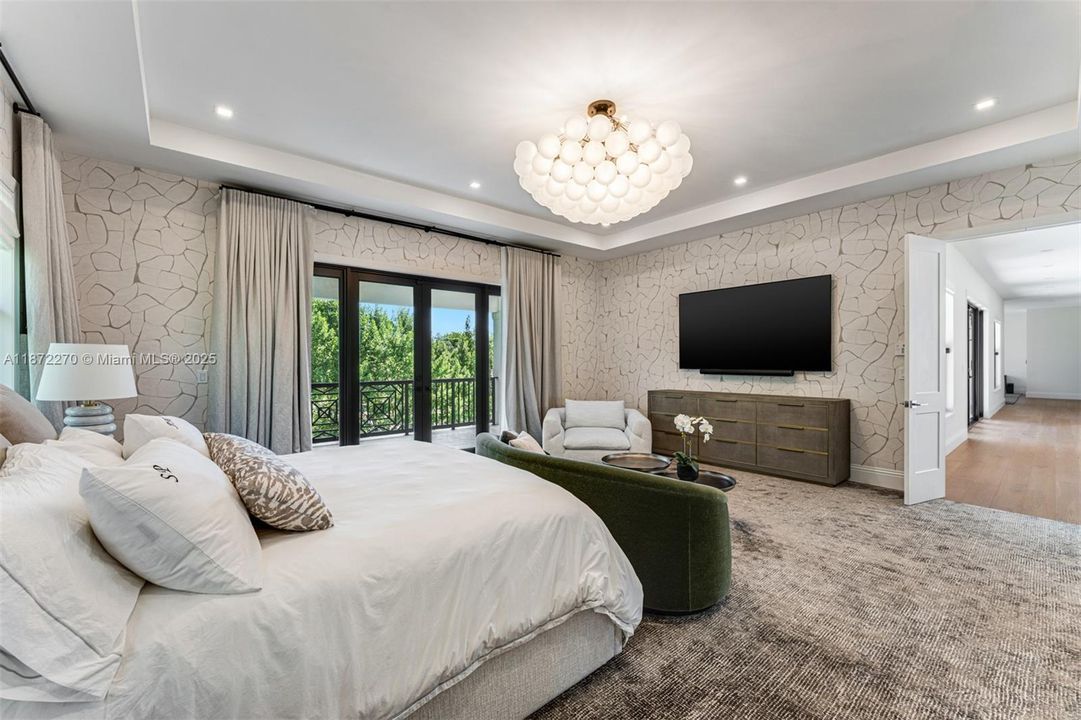 For Sale: $5,995,000 (5 beds, 5 baths, 5728 Square Feet)