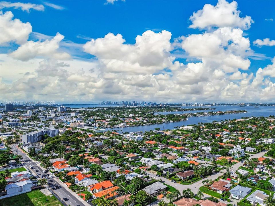 На продажу: $1,399,000 (3 спален, 2 ванн, 1257 Квадратных фут)