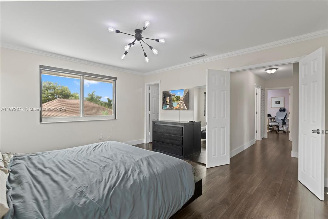 合同活跃: $800,000 (4 贝兹, 2 浴室, 2538 平方英尺)